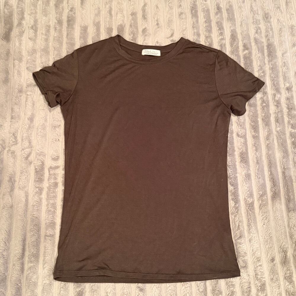 Haley & June Olive Green Crewneck Short Sleeve Tee Size L (Fits‎ S/M)